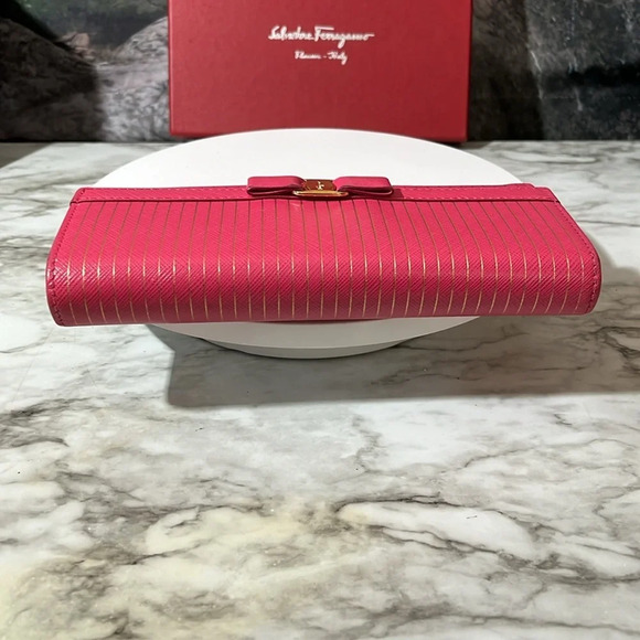 Salvatore Ferragamo Vara Bow Continental Wallet Pink with Gold Pinstripe. GUC - Picture 9 of 13